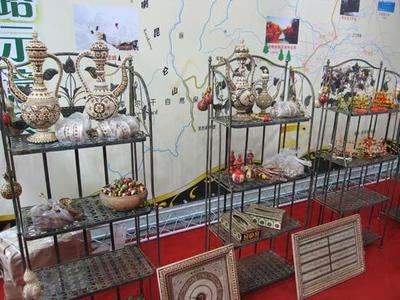 匠心独运 新疆喀什多功能茶台的工艺与文化